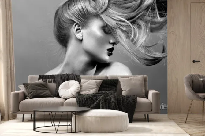 Fototapeta: Ładna dziewczyna sexy w czerni i bieli profil z wiatrem we włosach