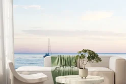 Fototapeta: Żaglówka pływająca na morzu przy zachodzie słońca