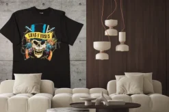 Fototapeta: Aveiro, portugalia - 20 lipca 2016: koszulka reklamowa guns n