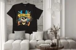 Fototapeta: Aveiro, portugalia - 20 lipca 2016: koszulka reklamowa guns n