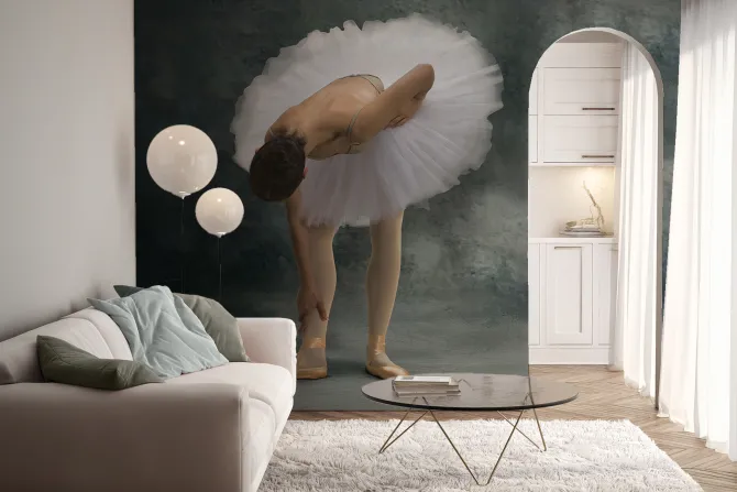 Fototapeta: Baletnica w białej spódnicy na betonie