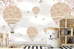 Fototapeta: Balony wśród kwiatów sakury i delikatnych gałęzi