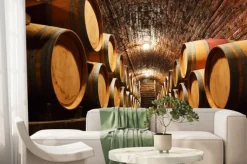 Fototapeta: Beczki dębowe w piwnicy o ceglanym sklepieniu