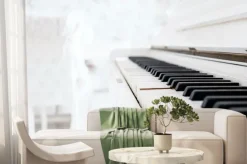 Fototapeta: Biały zabytkowe pianino w białym pokoju