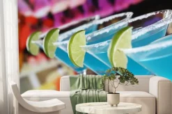 Fototapeta: Blue curacao koktajle w martini gläsern w einer bar