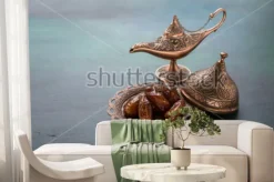 Fototapeta: Brązowy talerz z datami i aladdin lampa na ciemnozielonym. tło