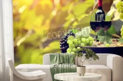 Fototapeta: Butelkę czerwonego wina i kieliszek do wina na wodden beczki.