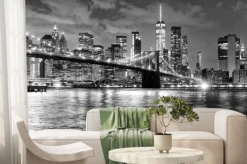 Fototapeta: Czarno-biała panorama nowego jorku nocą z mostem brooklińskim
