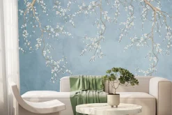 Fototapeta: Delikatne kwiaty wiśni na niebieskim tle