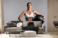 Fototapeta: Determined fitness woman on grey background