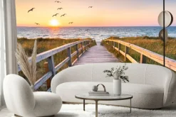 Fototapeta: Drewniany most i ptaki na tle zachodu słońca nad morzem