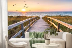 Fototapeta: Drewniany most i ptaki na tle zachodu słońca nad morzem