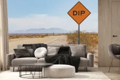 Fototapeta: Droga pośrodku pustyni na tle gór