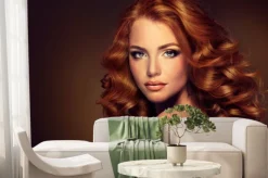 Fototapeta: Dziewczyna model z długimi rudymi falowane włosy. duże loki na