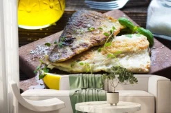 Fototapeta: Filet z ryby z oliwą z oliwek i cytryną