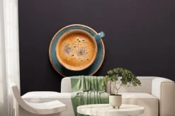 Fototapeta: Filiżanka kawy na czarnym tle. skopiuj miejsce. widok z góry.