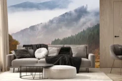 Fototapeta: Jesień deszcz i mgła w górach. kolorowy jesień lasowy tło