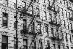 Fototapeta: Kamienica ze schodami w stylu vintage