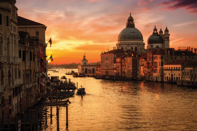 Fototapeta: Katedra w wenecji na tle zachodu słońca