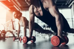 Fototapeta: Kobieta i mężczyzna ćwiczący crossfit