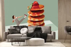 Fototapeta: Kobieta kopiącą w górę naleśników