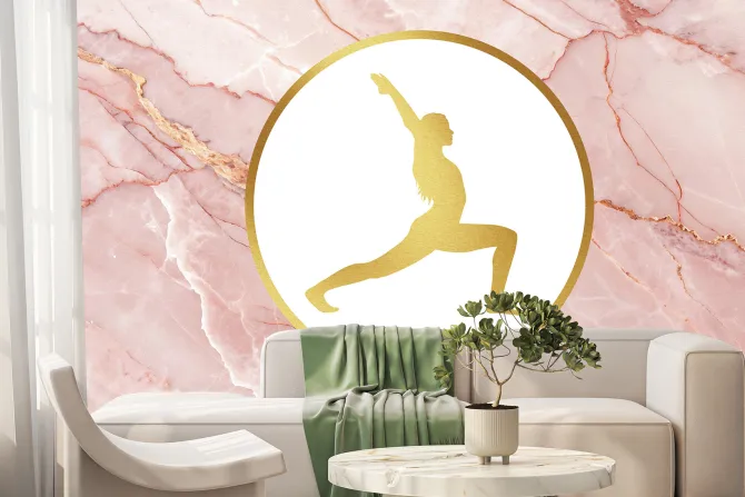 Fototapeta: Kobieta podczas jogi na różowym marmurze