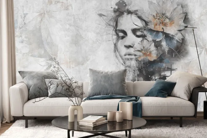 Fototapeta: Kobieta z kwiatem na głowie na szarej ścianie