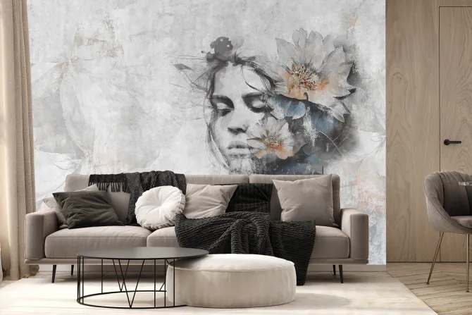 Fototapeta: Kobieta z kwiatem na głowie na szarej ścianie