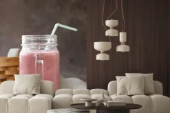 Fototapeta: Koktajl truskawkowy ze świeżych owoców i jogurt w słoju