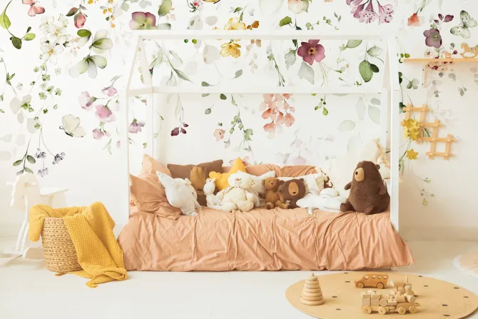 Fototapeta: Kompozycja kwiatowa z wiszących ogrodowych kwiatów