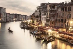 Fototapeta: Krajobraz kanałów we wenecji o zmroku