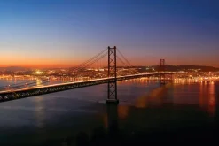 Fototapeta: Krajobraz z mostem o zachodzie słońca