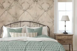 Fototapeta: Kwiatowa sztukateria na betonowym tle