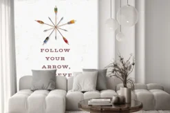 Fototapeta: Śledź swoje strzałkę wszędzie tam, gdzie wskazuje. karty lub