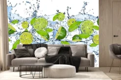 Fototapeta: Limonki w wodzie na białym tle