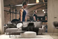 Fototapeta: Ludzie dźwigający ciężar na sztandze