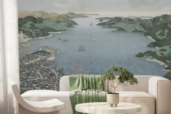 Fototapeta: Malownicze miasteczko nad morzem z górami w tle