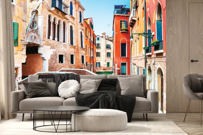 Fototapeta: Malowniczy kanał z mostem otoczony kamienicami