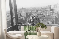 Fototapeta: Mężczyźni na metalowej konstrukcji na tle miasta