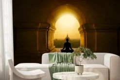 Fototapeta: Medytujący mnich w buddyjskiej świątyni