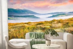 Fototapeta: Mgła na polanie z górami i wschodem słońca