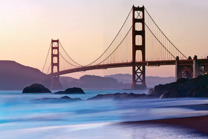 Fototapeta: Mglisty krajobraz poranek z widokiem na golden gate bridge