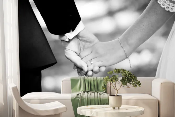 Fototapeta: Młode małżeństwo trzymając się za ręce