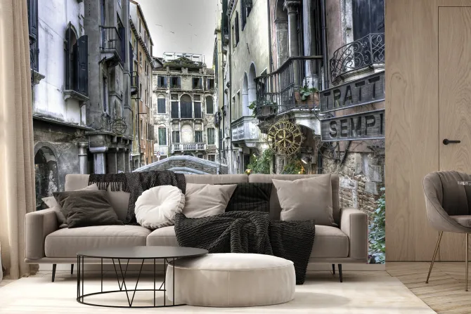 Fototapeta: Most pomiędzy kamienicami z gondolą