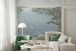 Fototapeta: Nadmorska perła z widokiem na góry i błękit morza