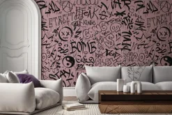 Fototapeta: Napisy w stylu graffiti na różowej ścianie