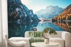 Fototapeta: Łodzie na jeziorze braies w dolomitach