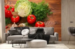 Fototapeta: Pieprz i pomidorów z czosnkiem na drewnianym stole z rocznika