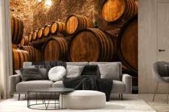 Fototapeta: Piwnica pełna drewnianych beczek z winem