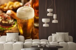 Fototapeta: Piwo hamburgery w restauracji tabeli